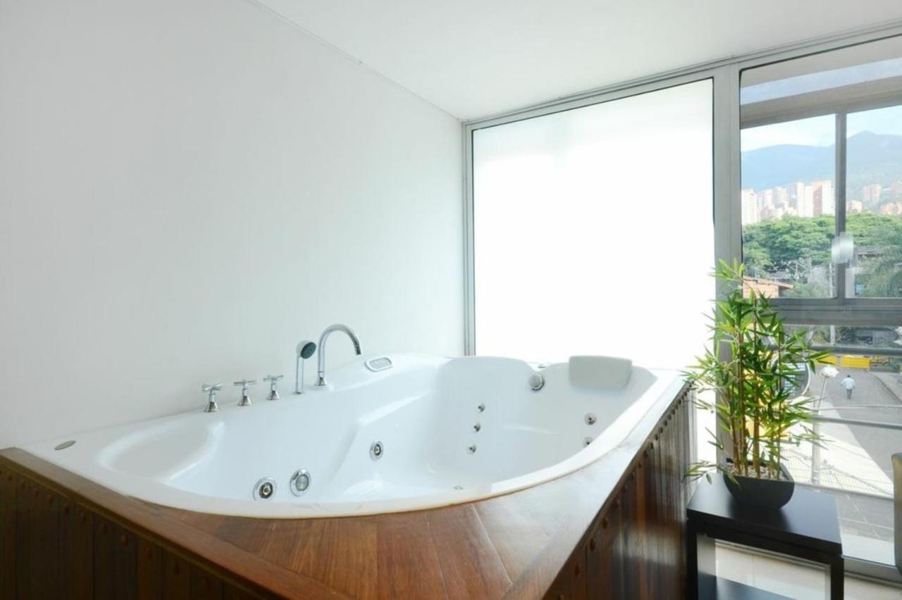 Apartamento Lleras Ac Hot Tub 메딜린 외부 사진
